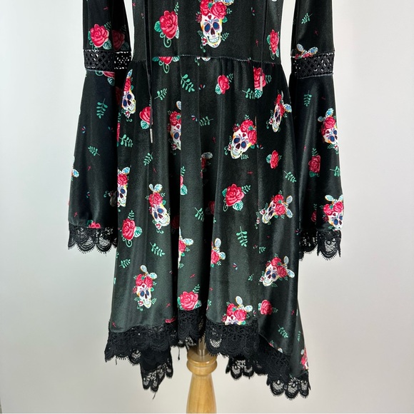 Spirit Halloween Velvet Dia de Los Muertos Floral Flare Sleeve Velvet Dress S - Picture 3 of 12